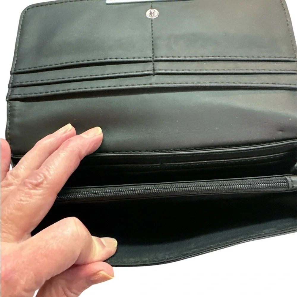 Nine West Black Polyvinyl Wallet Many Card Slots Change Pocket Cash Slots
